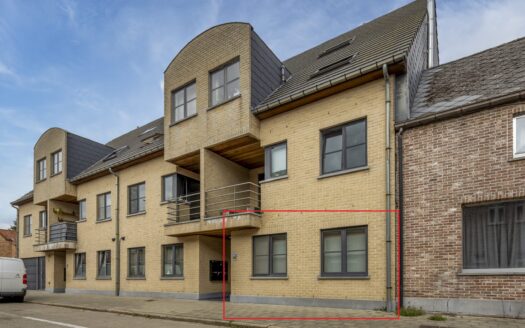 Gelijkvloers appartement met 2 slk, ruime binnenkoer en terras | Berlare