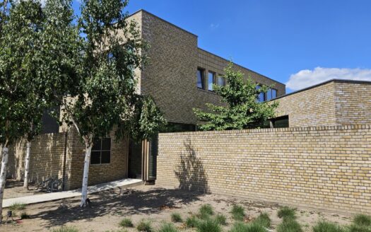 Praktijkruimte of Kantoor in een prachtig gebouw nabij Berlare centrum