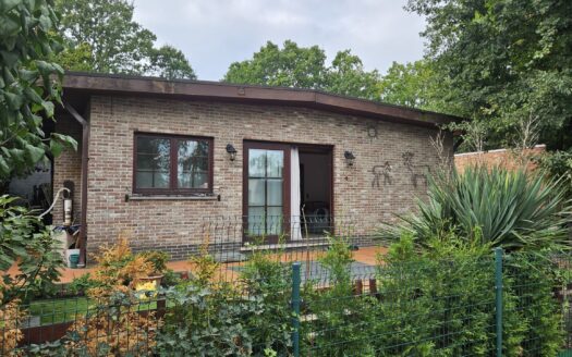 Knusse, op te frissen  bungalow met 2 slk's en voortuin  | Temse