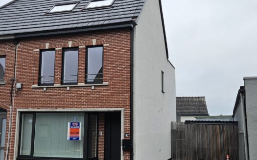 GERENOVEERDE WONING MET 3 SLK EN TERRAS | BERLARE